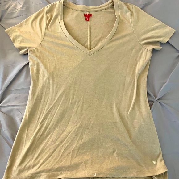 Guess Simple Tan T-Shirt - Picture 1 of 2